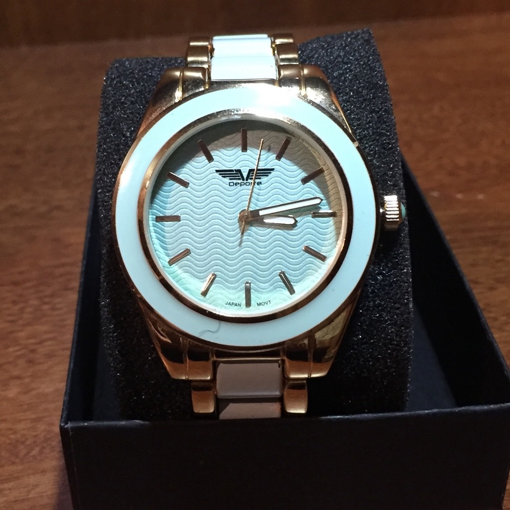 Chunky Deporte Watch In Gold.